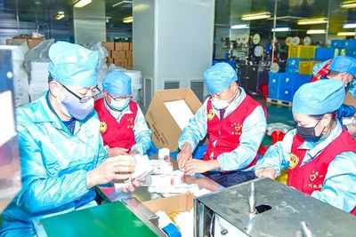 生產一線急缺人手 志愿者踴躍報名丨金東近百名&ldquo;紅馬甲&rdquo;變身醫(yī)療企業(yè)&ldquo;熟練工&rdquo;