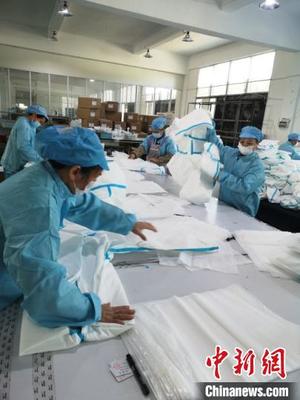 龍巖企業轉產隔離服:從&ldquo;0&rdquo;到日產&ldquo;6000&rdquo;的蛻變